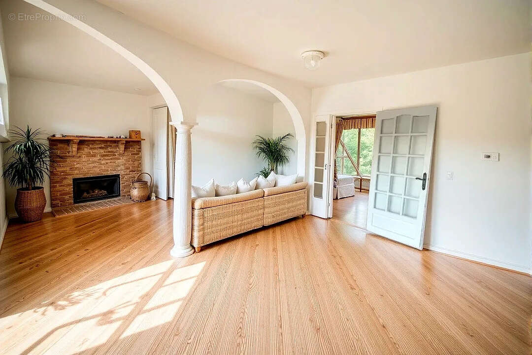 Maison à GALLARGUES-LE-MONTUEUX