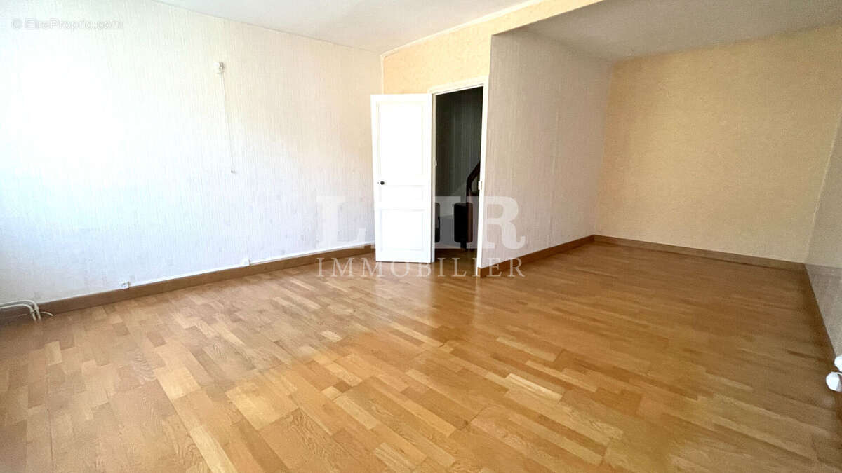 Maison à FRESNAY-SUR-SARTHE