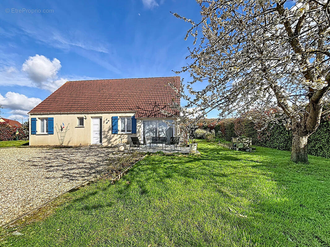 Maison à SAINT-SAMSON-DE-LA-ROQUE