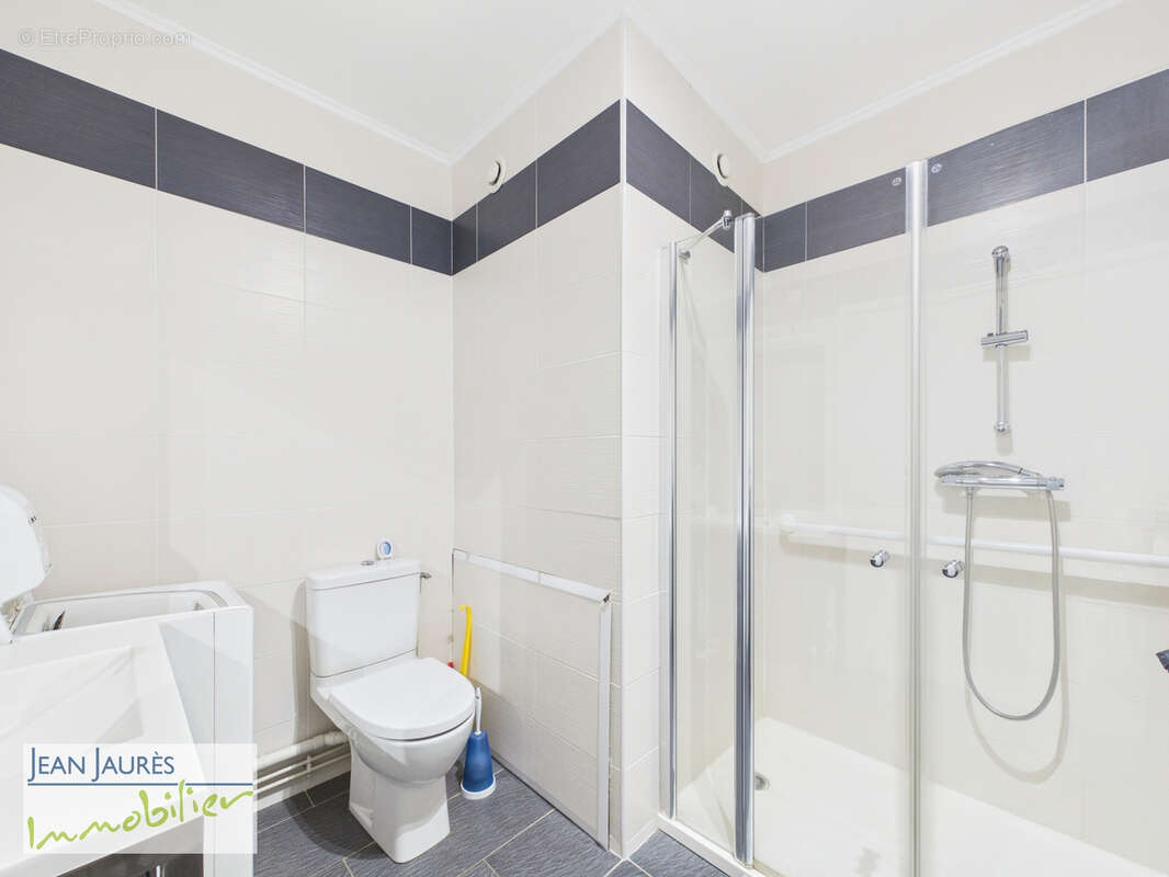 Appartement rénové avec vue panoramique traversante   Lumineux, climatisé et idéalement situé - photo 7
