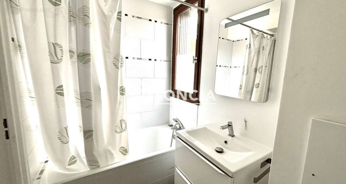 Appartement à SAINT-FRANCOIS-LONGCHAMP