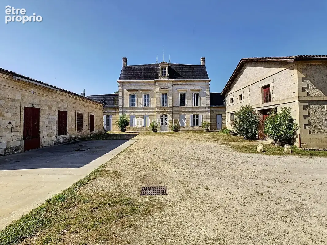 Domaine d'exception classé Monument Historique avec maison rénovée et vue sur Saint-Emilion - photo 2