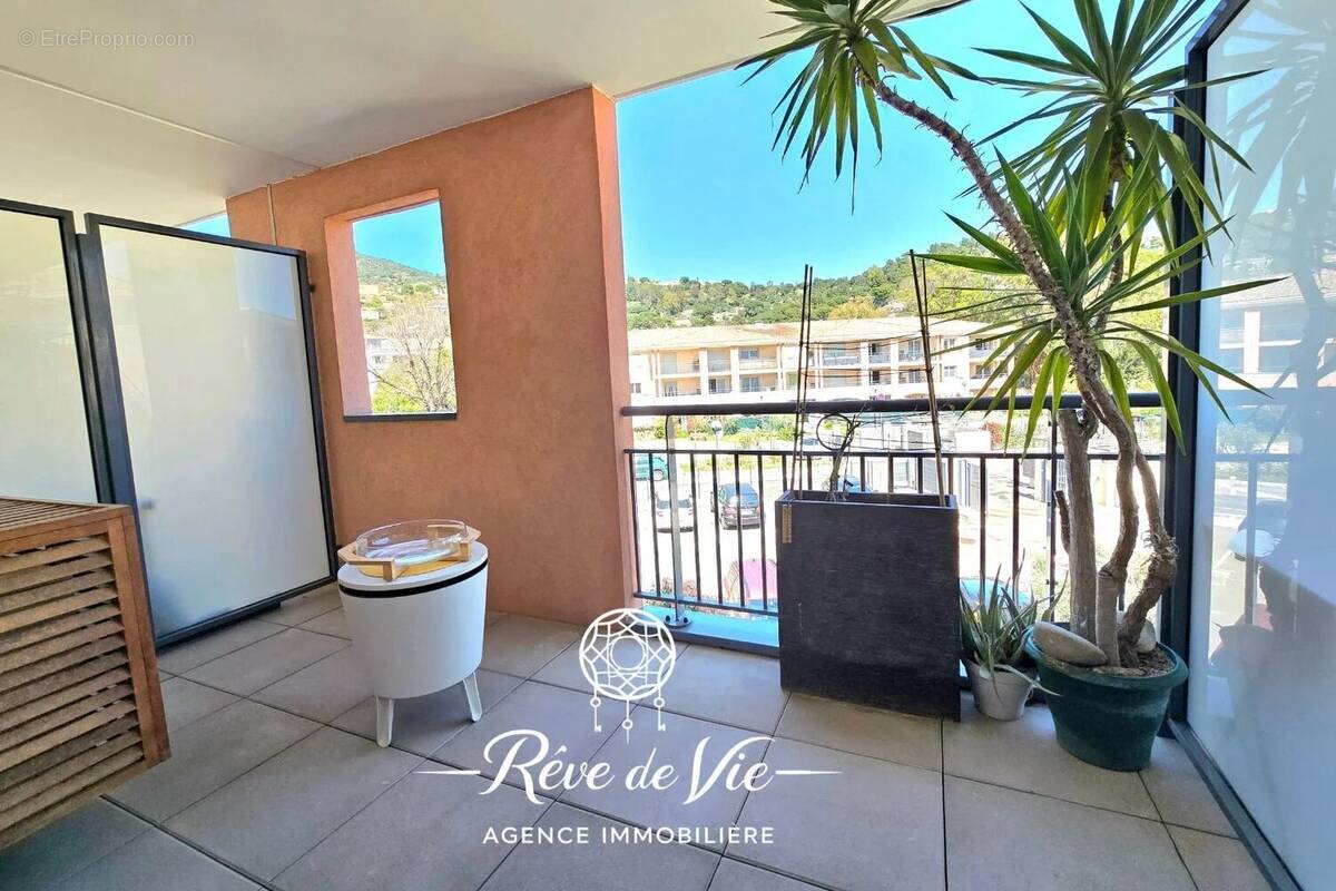 Appartement à BORMES-LES-MIMOSAS