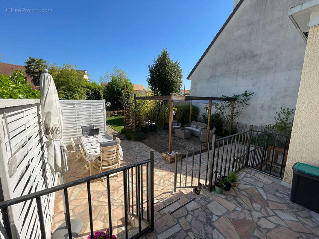 Maison à SARTROUVILLE