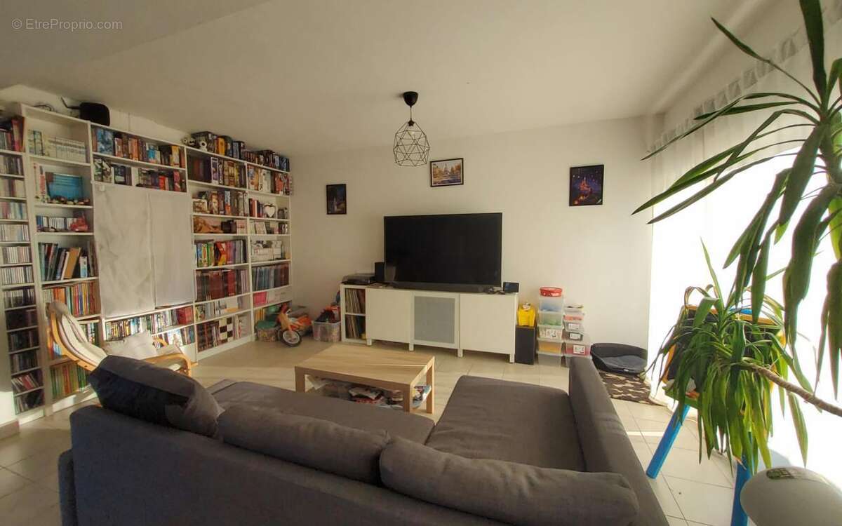 Maison à SAINT-GEORGES-DES-GARDES