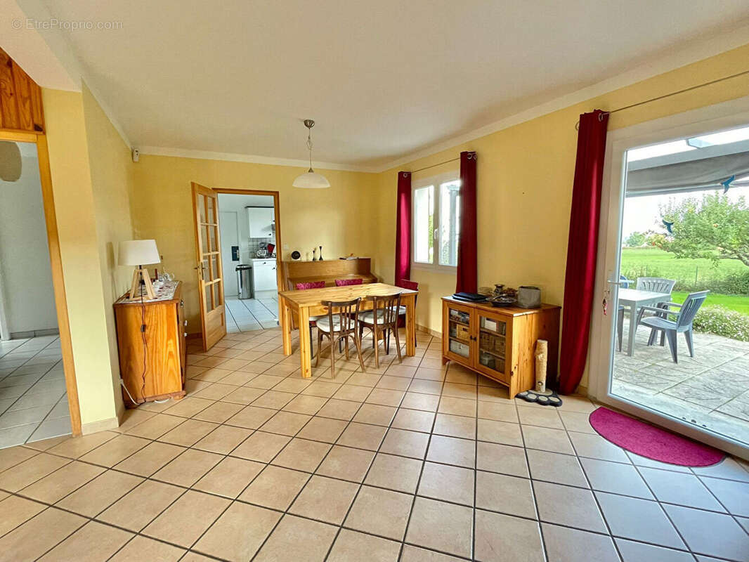 Maison à LES EPARRES