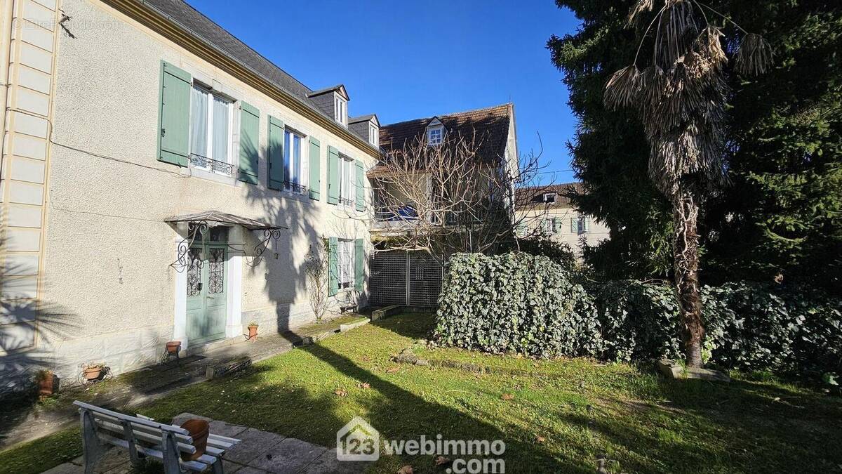 Appartement à NAY