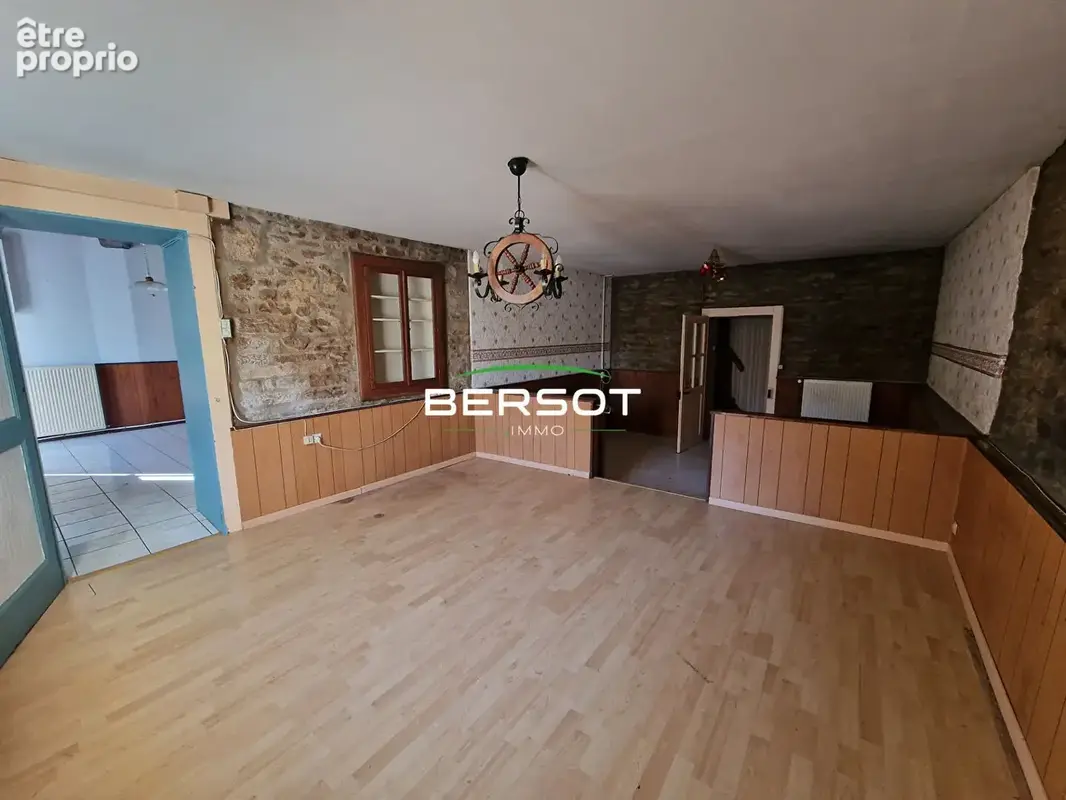 Ancienne ferme à Geneuille de 118 m²  avec garages et dépendances - photo 2