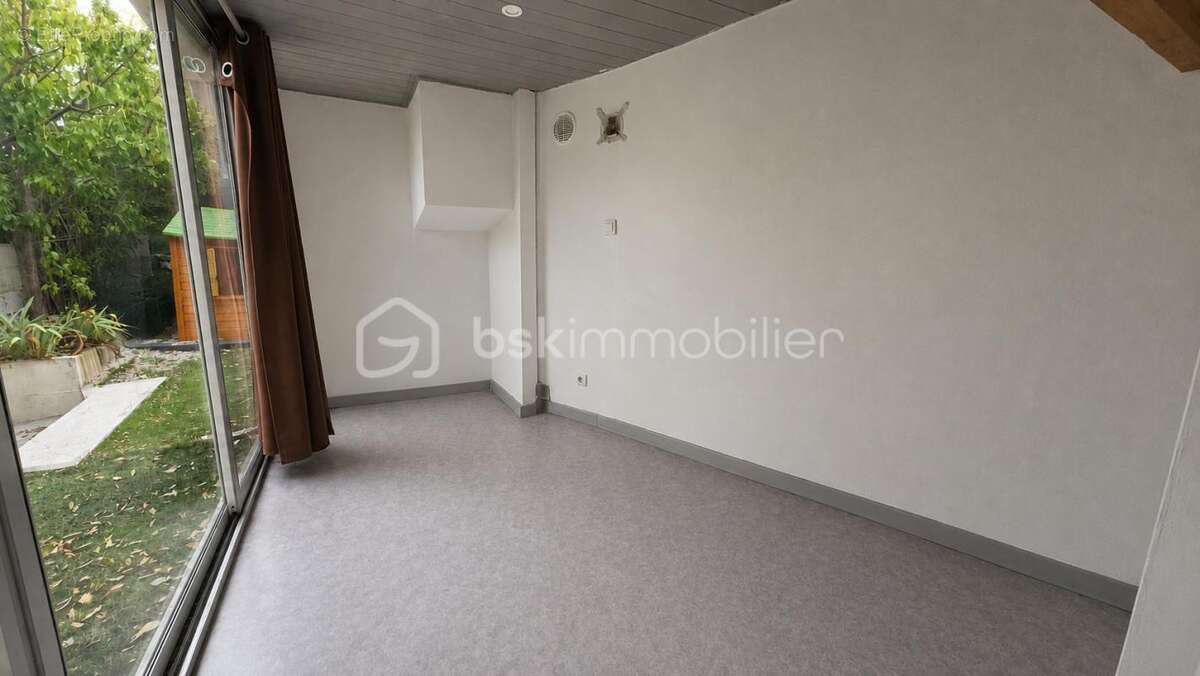 Maison T4 avec jardin – Résidence sécurisée avec piscine – Fort potentiel de rénovation – Le Castellet - photo 9