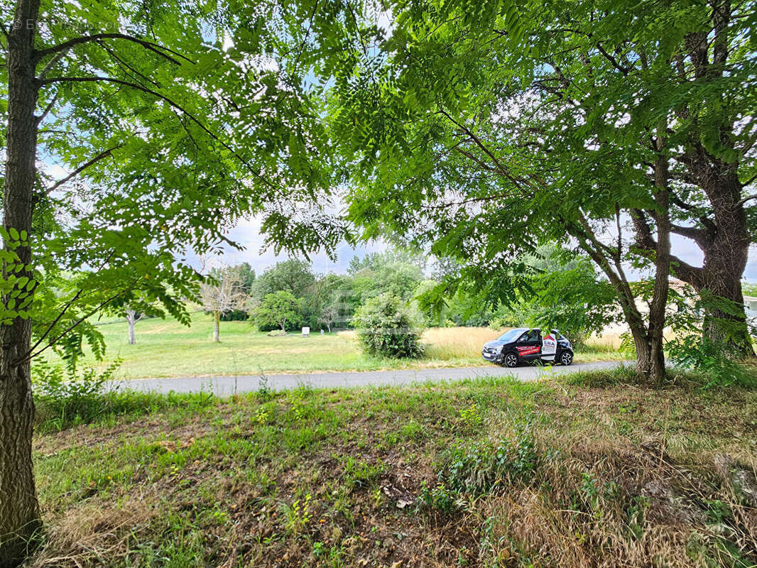 Terrain à NERSAC