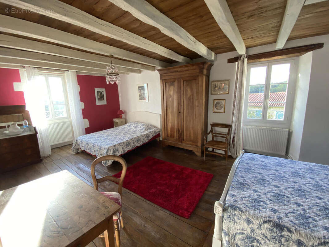 CH GRANDE - Maison à MONTMOREAU-SAINT-CYBARD