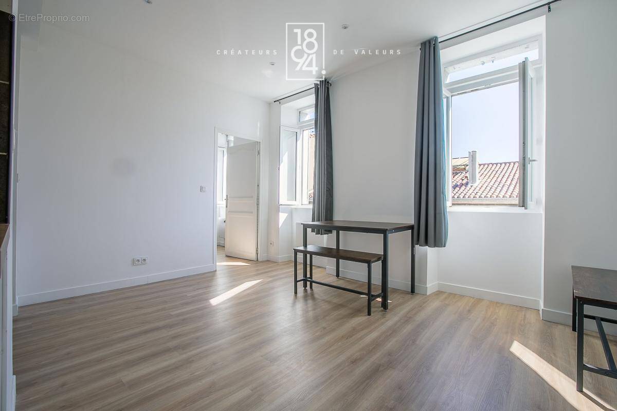 Appartement à MARSEILLE-3E