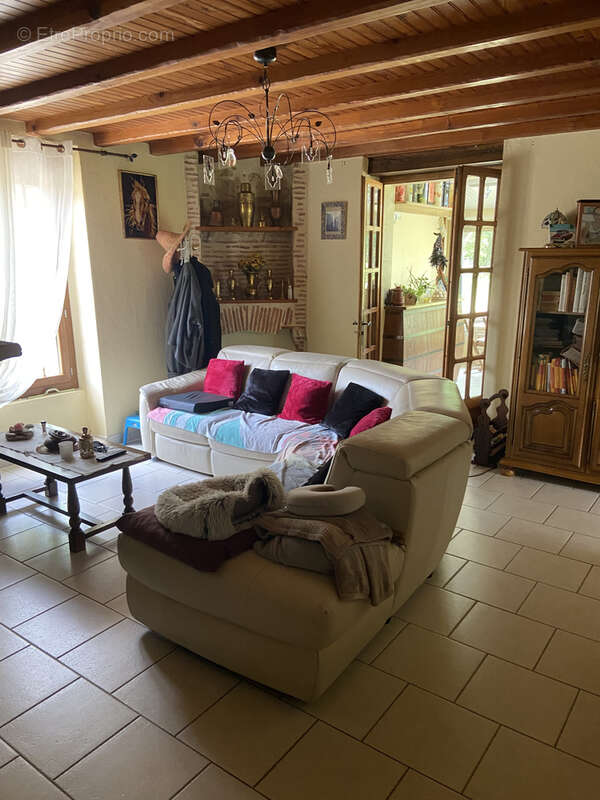 Propriété sur 1Ha 10a 55ca, maison ancienne et séchoir aménagé avec dépendances - photo 10