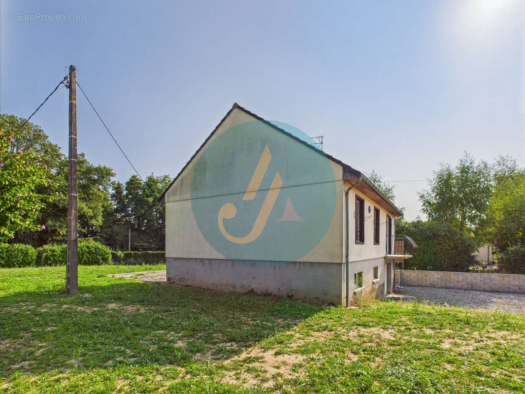 Maison à LA CHAPELLE-D&#039;ANGILLON