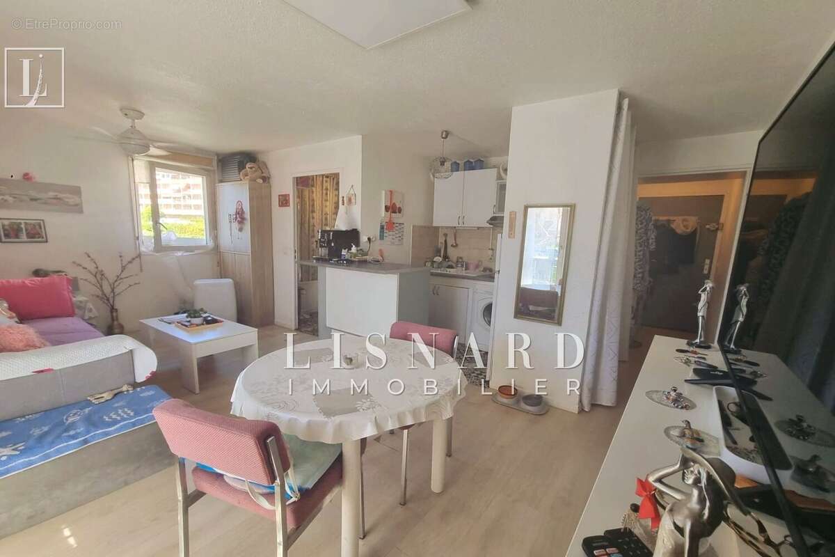 Appartement à VALLAURIS