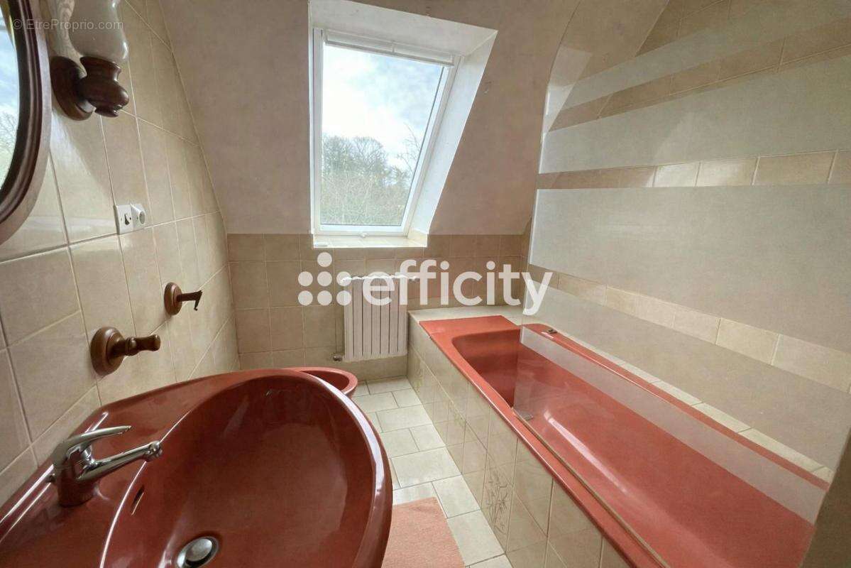 Maison à SAINT-HERNIN