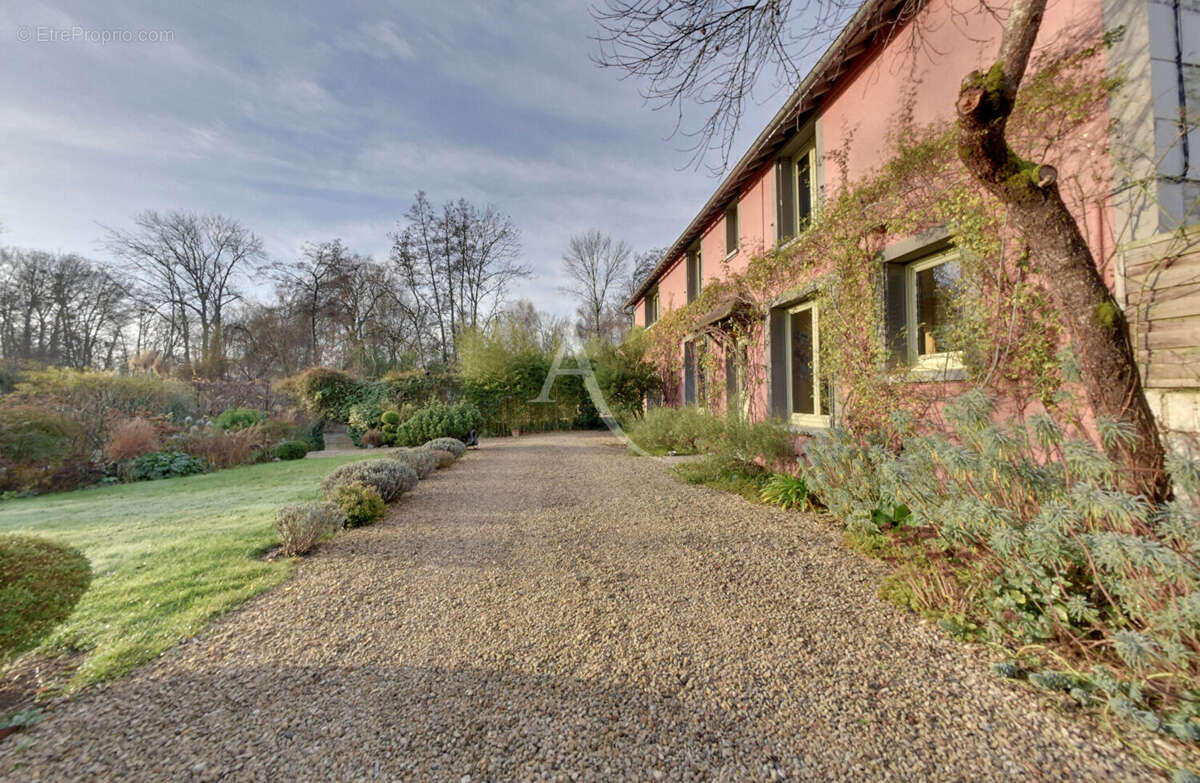 Maison à CHAMPS-SUR-YONNE