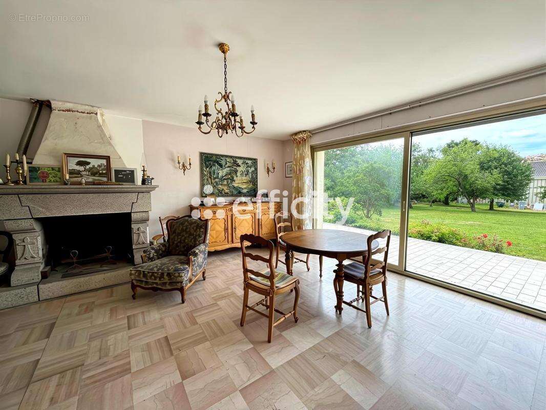 Maison 220 m² à Vern-Sur-Seiche  - photo 4
