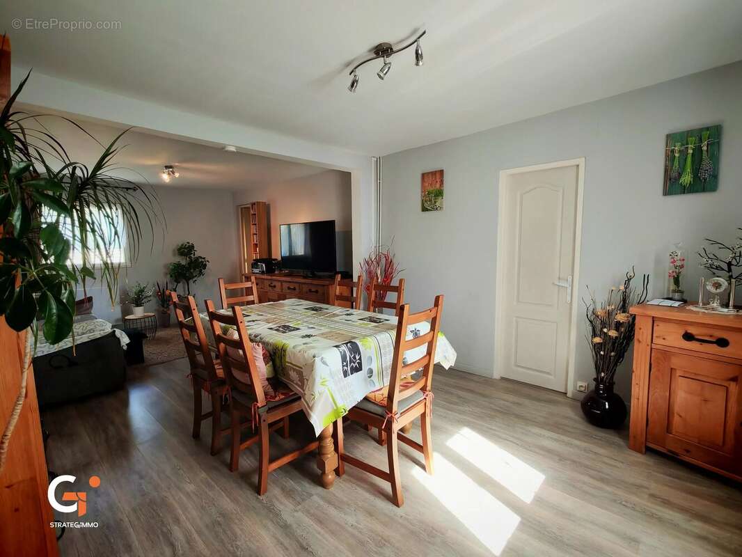 Maison à SAINT-ETIENNE-DU-ROUVRAY