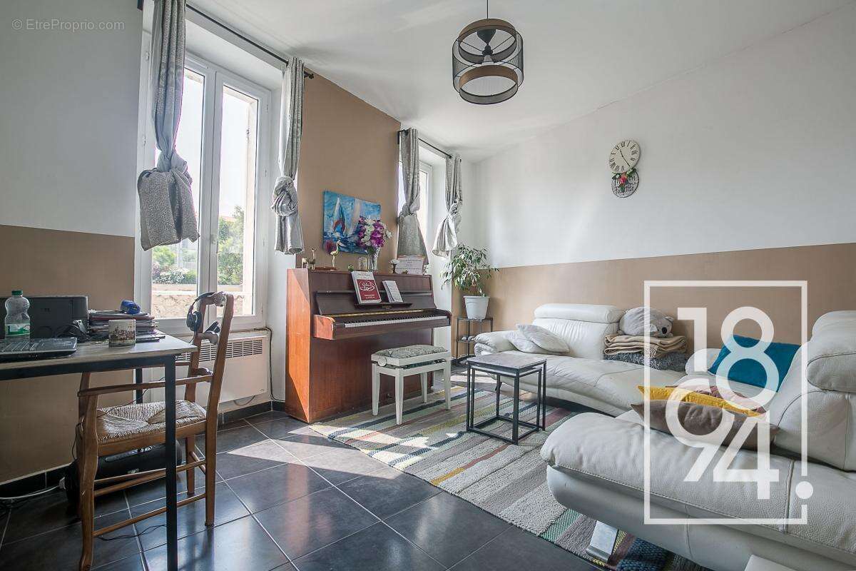 Appartement à MARSEILLE-3E