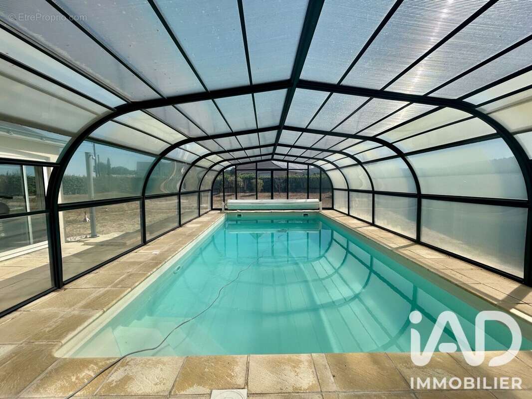 Maison 140 m² à Neuille  - photo 3