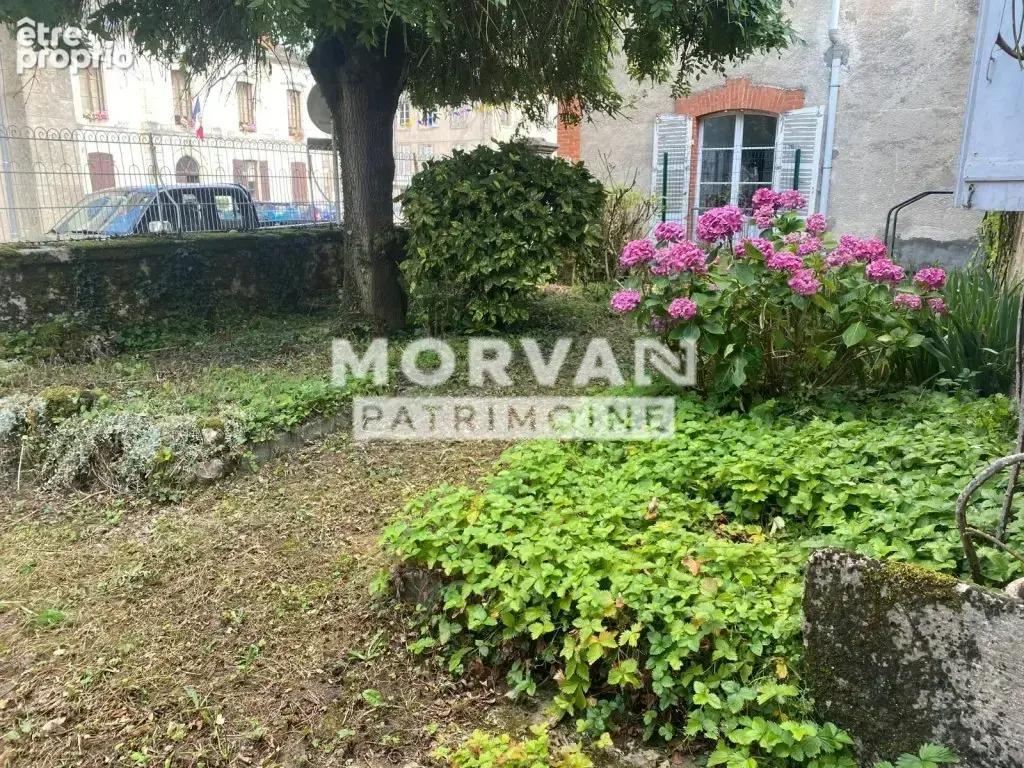 Maison de caractere 142.64 m coeur village bazois avec garage et cour - 69 000 € - photo 3