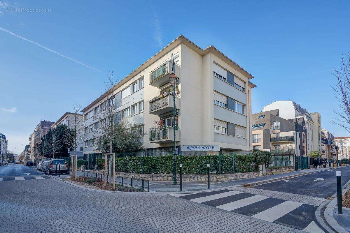 Appartement à LA GARENNE-COLOMBES