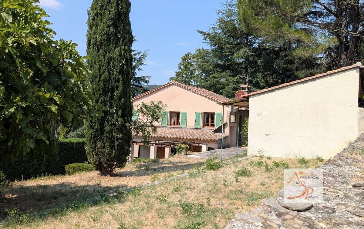 Maison à COLLOBRIERES