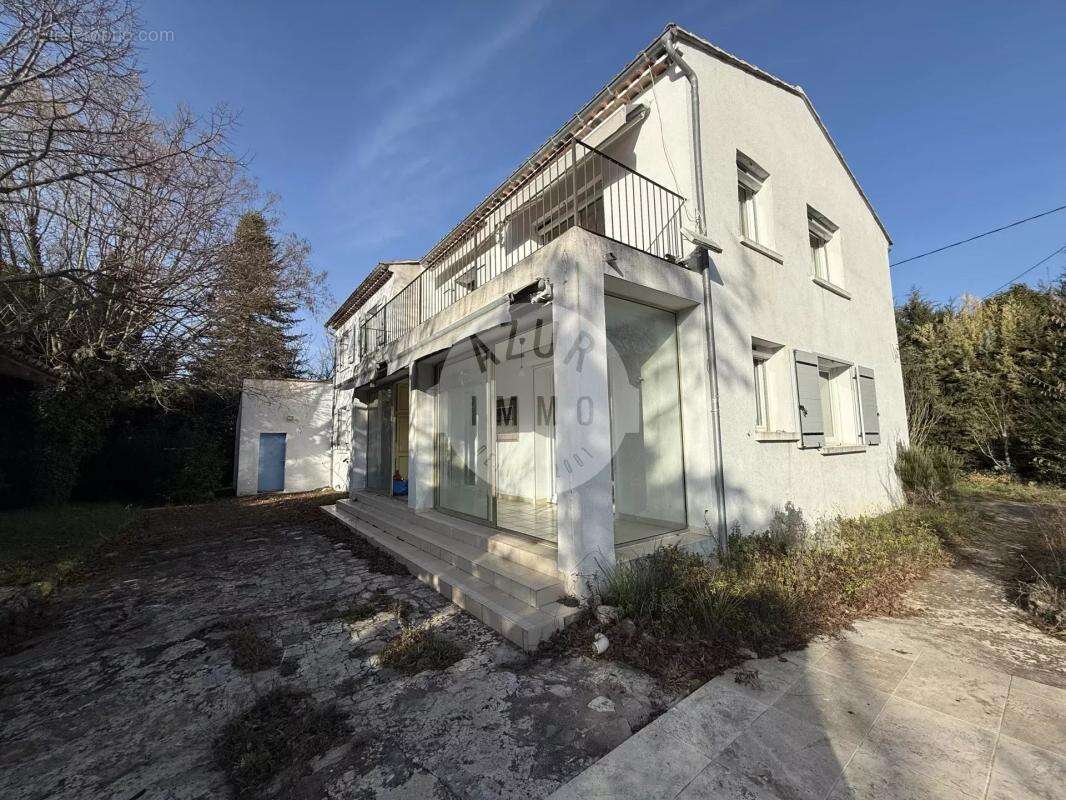 MAISON 198 M² sur 2000m² de terrain, piscine et garage - photo 9