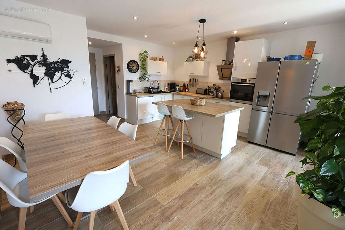 Appartement à PEYMEINADE