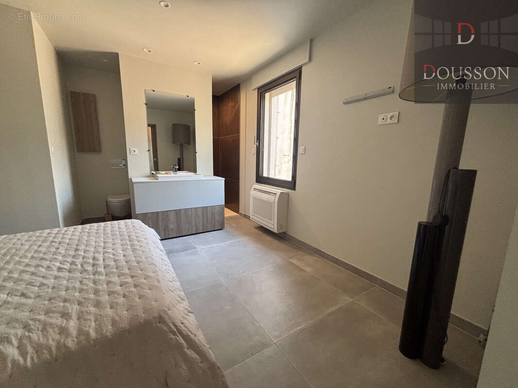 Villa de prestige de 220 m2 avec piscine, vaste garage et prestations haut de gamme à Aigues-Mortes - photo 19