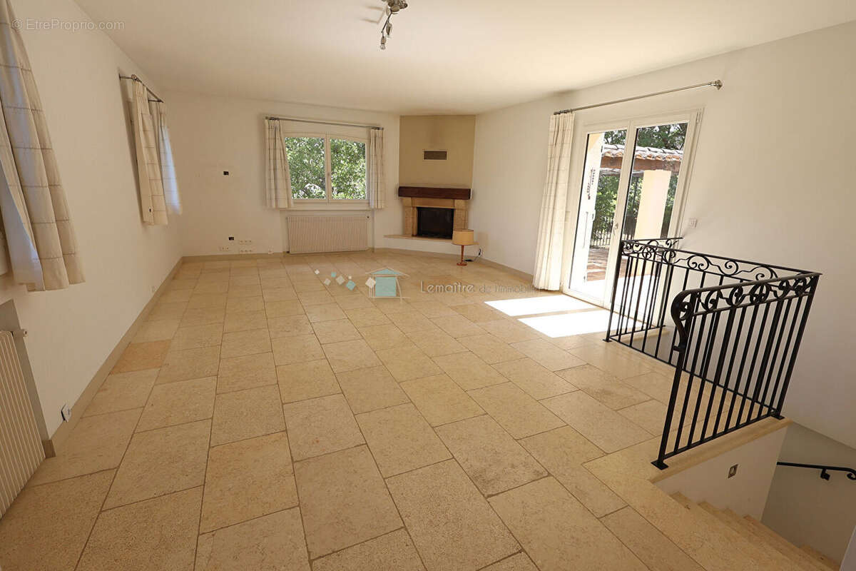 Maison à SAINT-CEZAIRE-SUR-SIAGNE