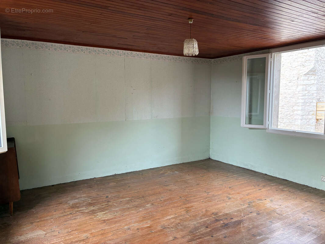 Maison à CASTELNAU-MONTRATIER