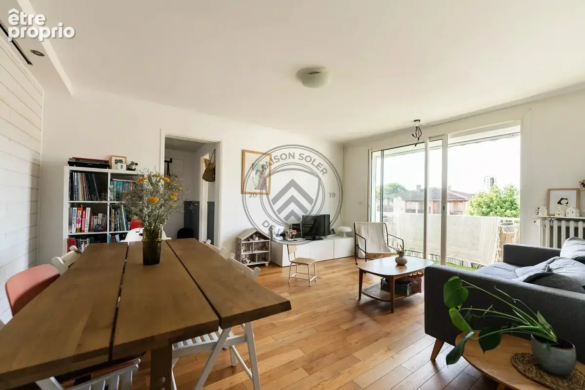 Appartement T3 Rue BARRAU avec parking et extérieur - photo 2