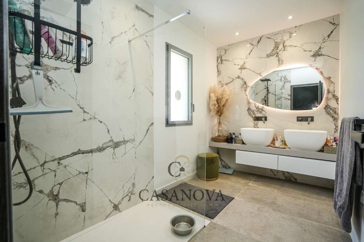 Maison à SAINT-MATHIEU-DE-TREVIERS