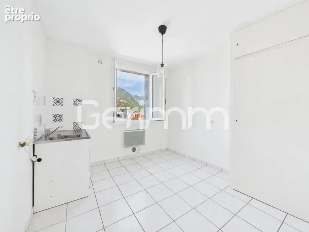 Vente - Appartement - 2 pièces + cuisine - 42 m² - 78 000 € - - photo 3