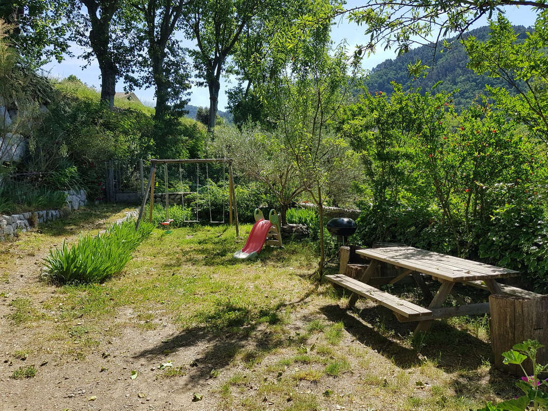 Maison à LES OLLIERES-SUR-EYRIEUX