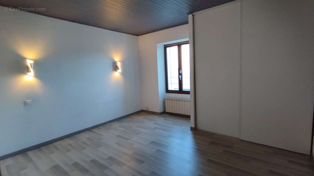 Maison à PIERRE-CHATEL