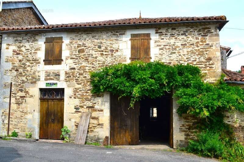 Maison de village 185 m2 avec jardin CHERVES CHATELARS (16) 154 500€ FAI - photo 28
