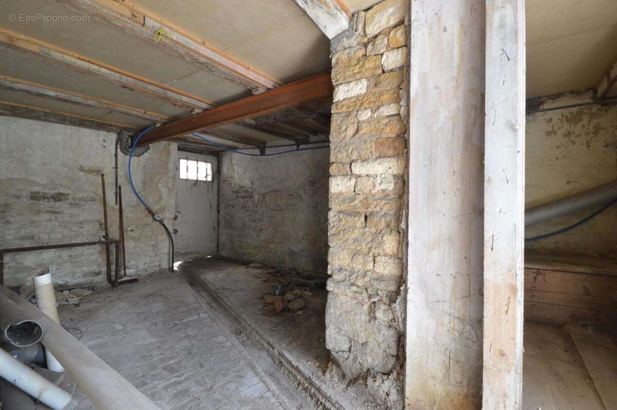 Immeuble a renover 17marans centre ville - photo 9