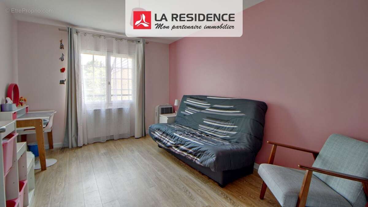 Maison à LES CLAYES-SOUS-BOIS