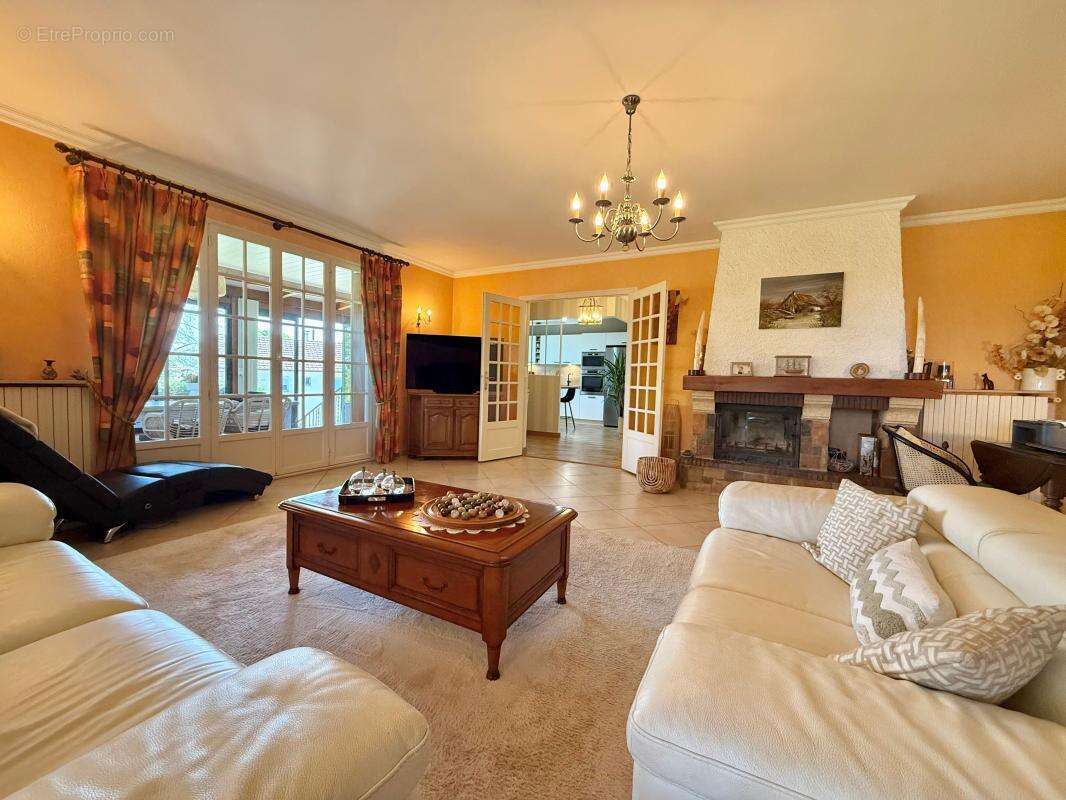 Maison à LAMARCHE-SUR-SAONE