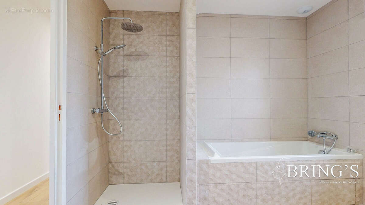 Maison 109 m² à Ploneour-Lanvern  - photo 8