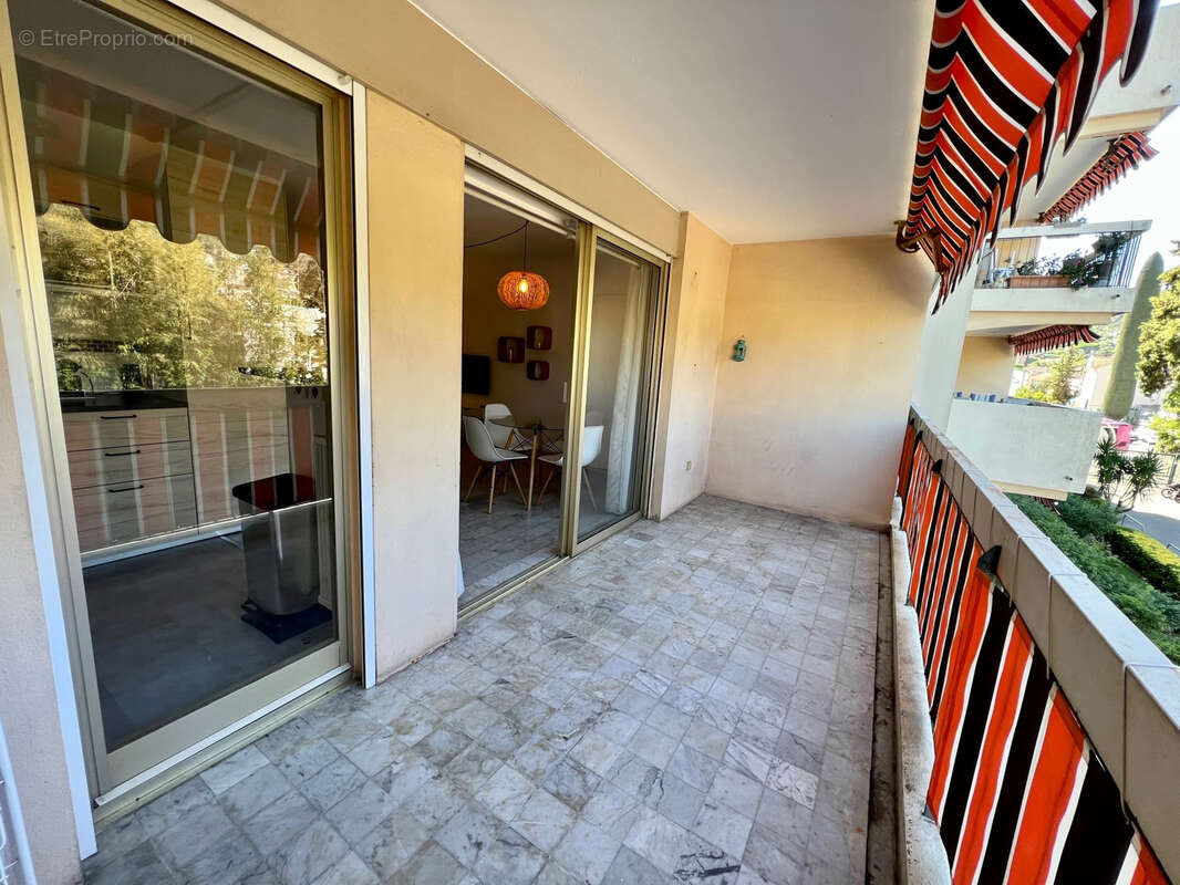 Appartement à VALLAURIS