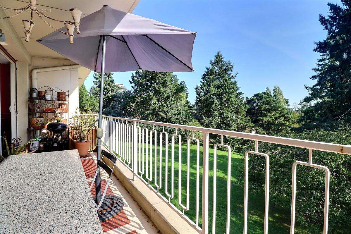 Appartement à AVRILLE