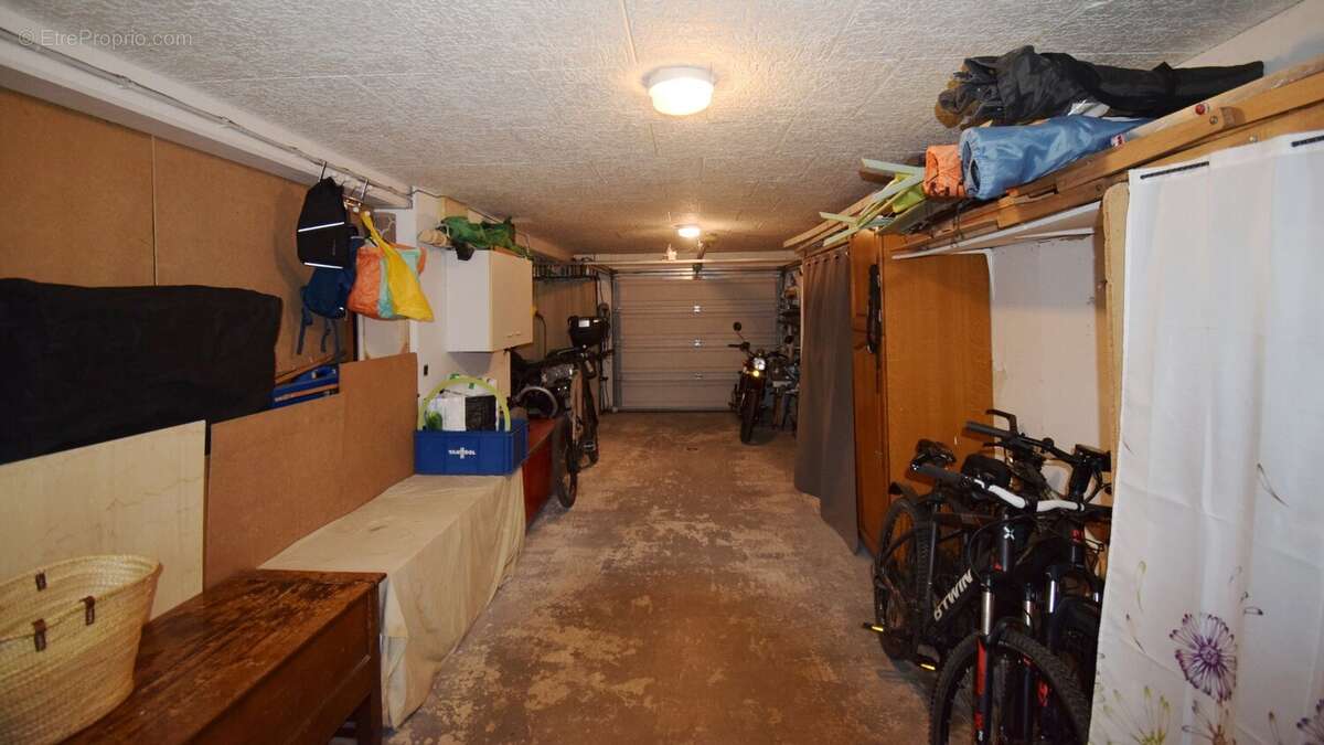 Maison à CREUZIER-LE-VIEUX