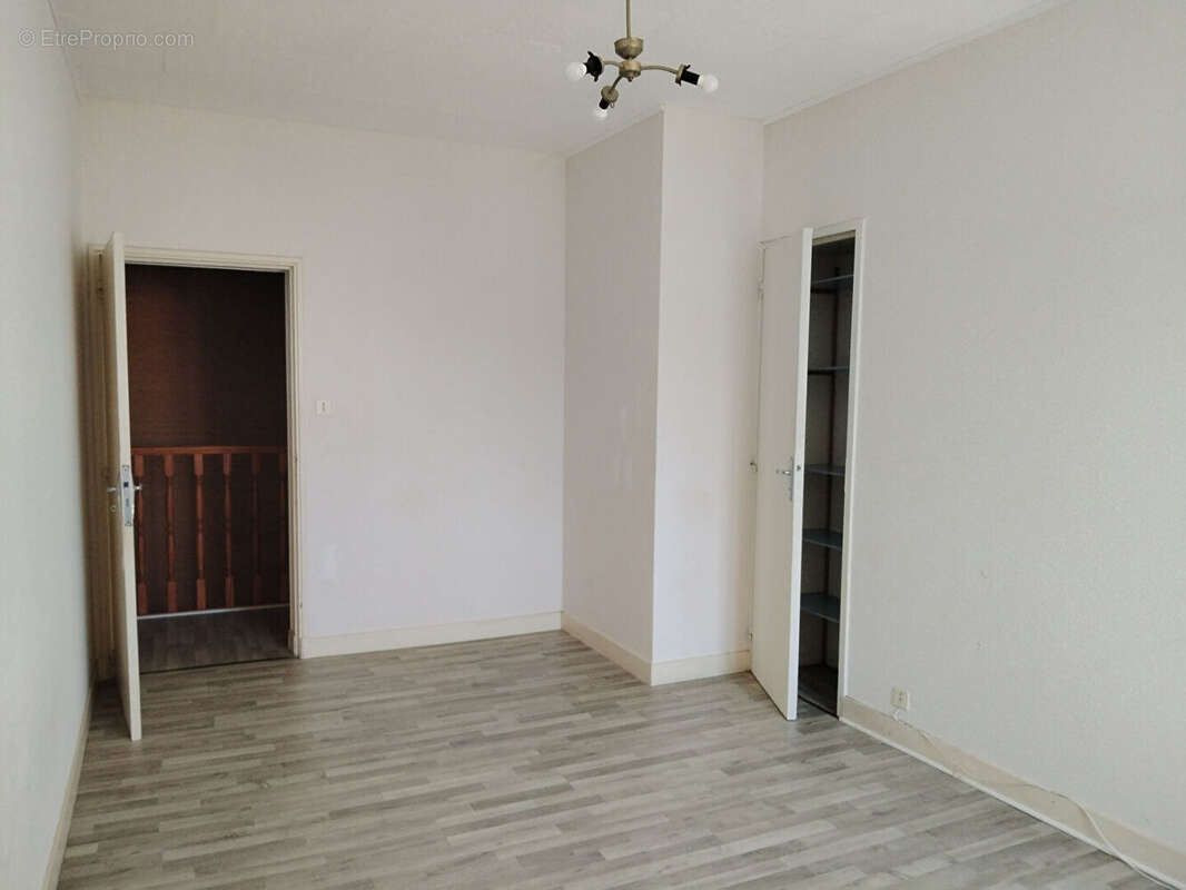 Maison de Ville Centre bourg MENESPLET - photo 6