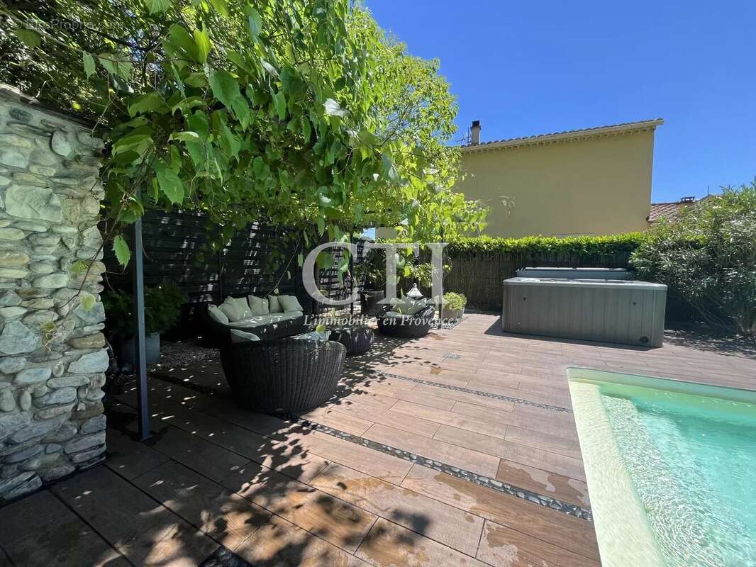 Maison à VAISON-LA-ROMAINE