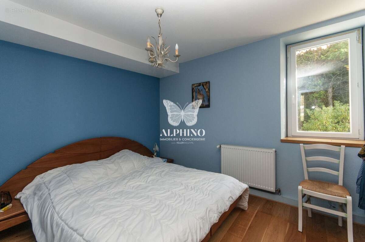 Maison à SAINT-MARTIAL-DE-VALETTE