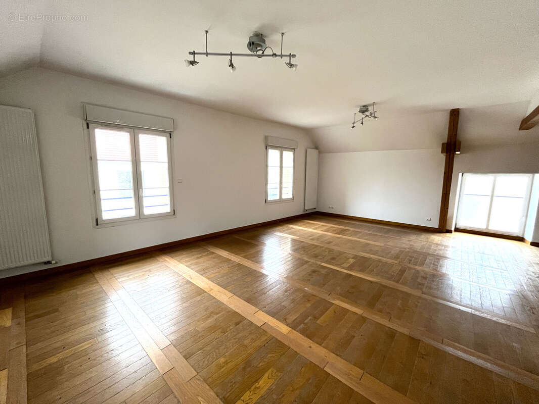 Appartement à BEZANNES